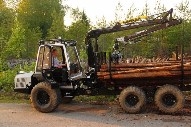 Resting the crane on a part load, ready to go for a drive