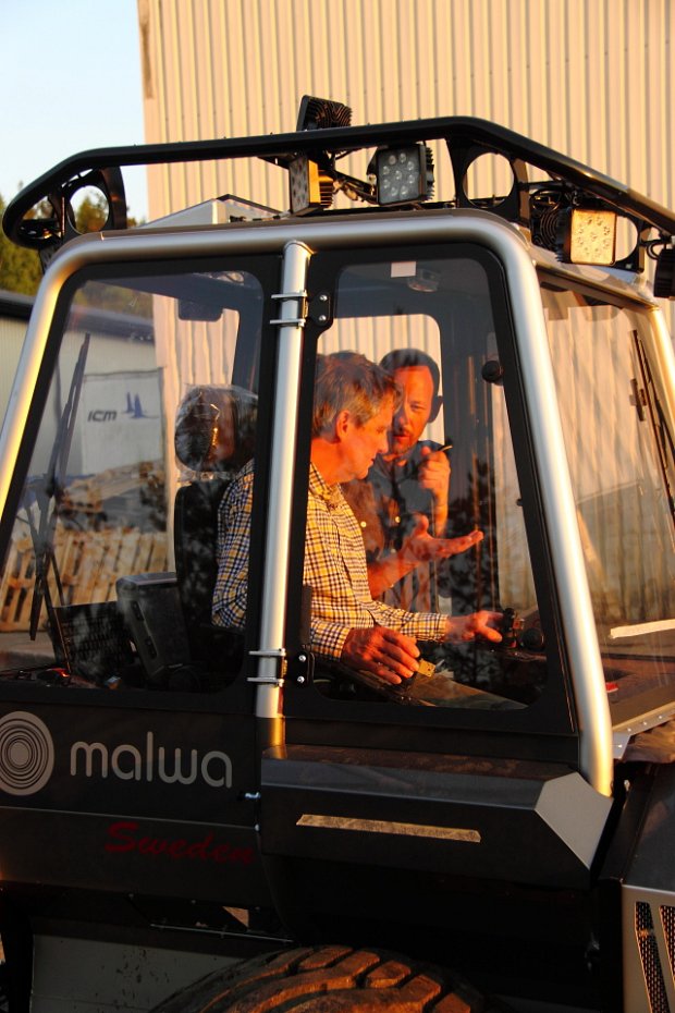 Gavin getting a driving lesson from Magnus