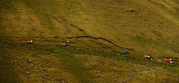 Chugging up the hill by Talla Reservoir